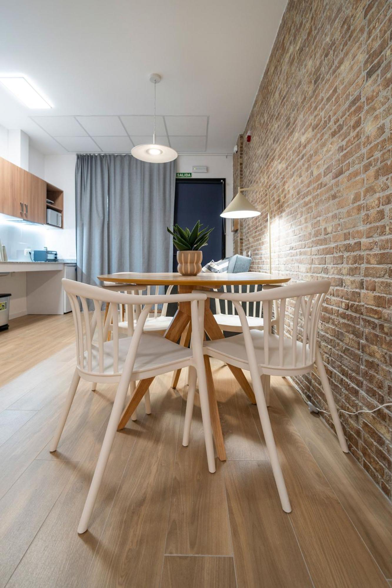 Vlc Host - Ausias March Apartment